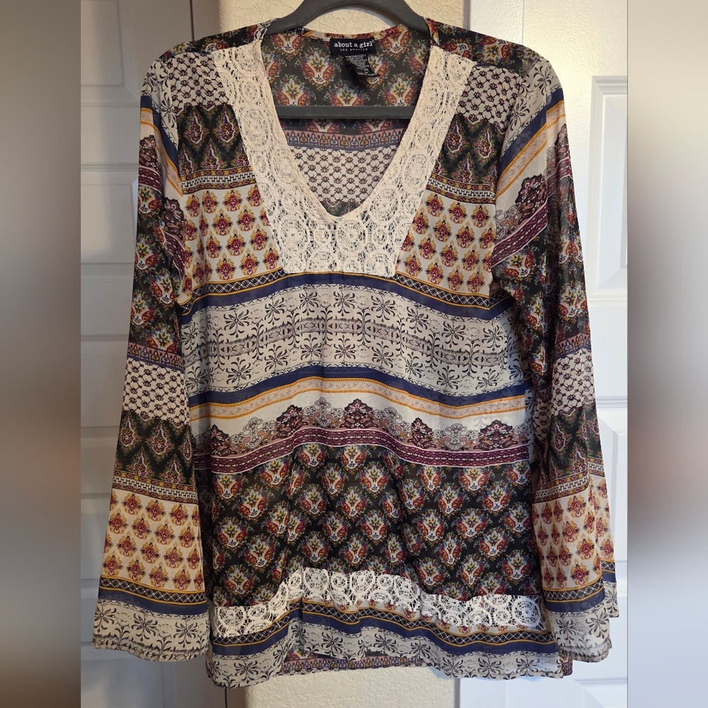 About A Girl Multicolor Patterned V-Neck Blouse